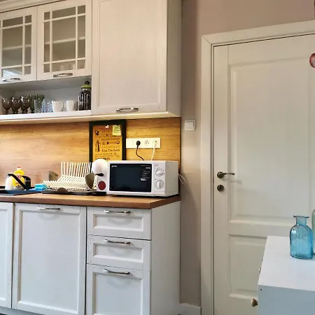 Apartman Beautifully Decorated Functional