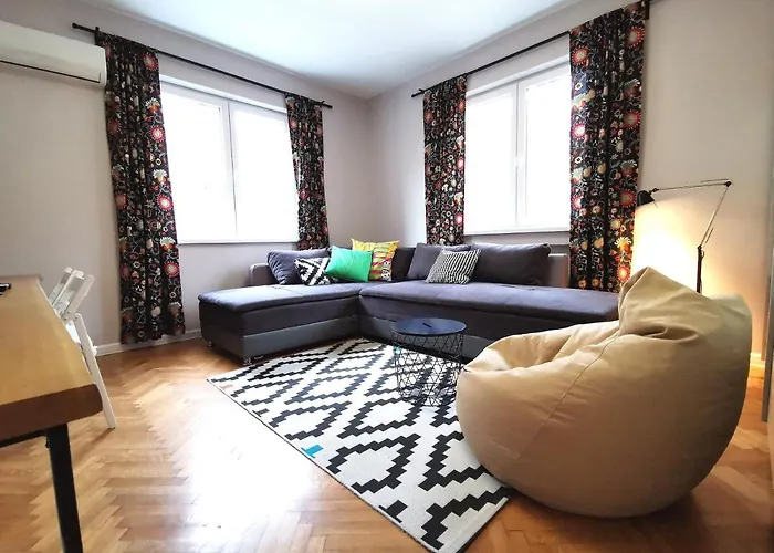 Beautifully Decorated Functional ソフィア