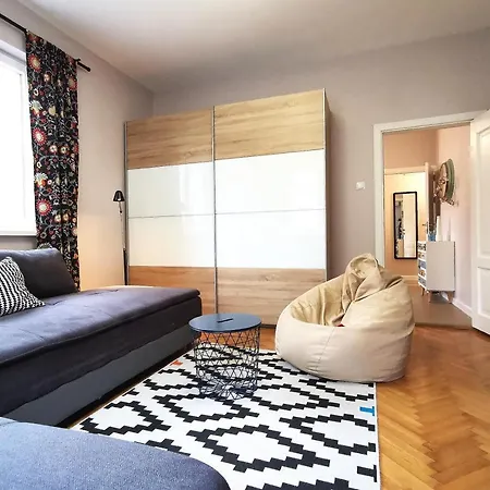Beautifully Decorated Functional Apartmán